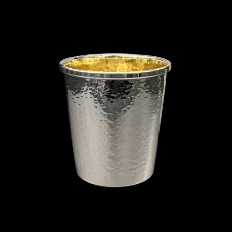 Petite timbale martelée en argent massif