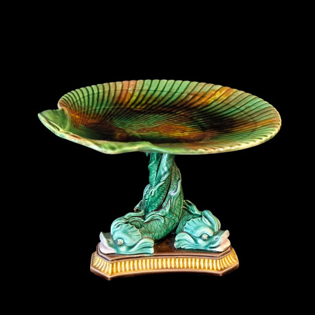 Coupe sur pied en majolique Wedgwood circa 1885