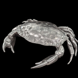 Plat à caviar en forme de crabe par Piero Figura