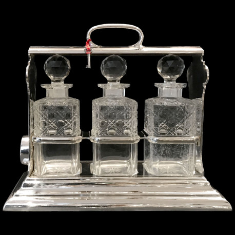 Tantalus 3 carafes in cut crystal, Walker&Hall, c. 1900