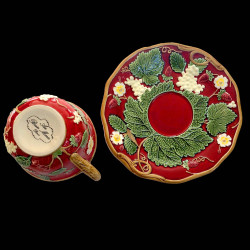 Majolica red breakfast cup and saucer  "George Sand"
