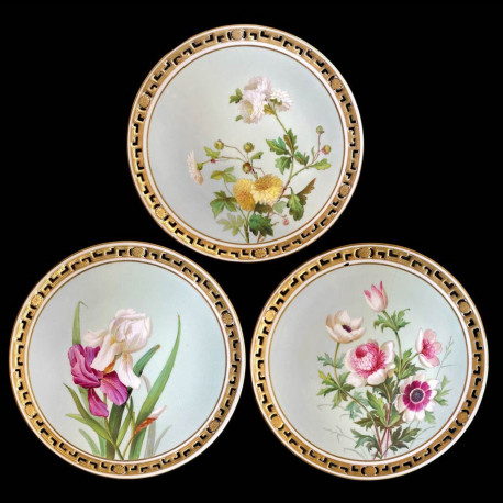 11 assiettes Fleurs en porcelaine Minton, 1874-1884