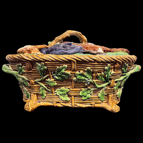 Terrine couvercle décor gibiers XIXe faience Minton1868 pattern 668 L35x21cm H18cm